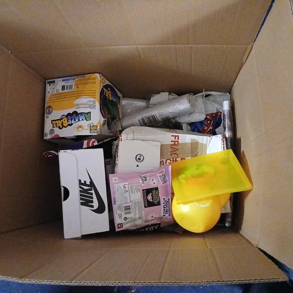 LARGE QUANTITY OF ASSORTED TOYS AND ACCESSORIES TO INCLUDE; EVER BLOOM GARDEN, LED PAPER LANTERN, SMOOSHY SAND AND WATER BLASTER