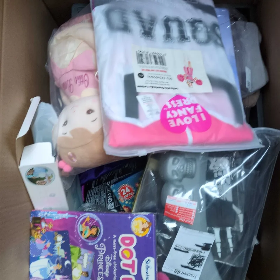 LARGE QUANTITY OF ASSORTED TOYS AND GAMES TO INCLUDE - TEDDIES, FANCY DRESS AND DISNEY PRINCESS
