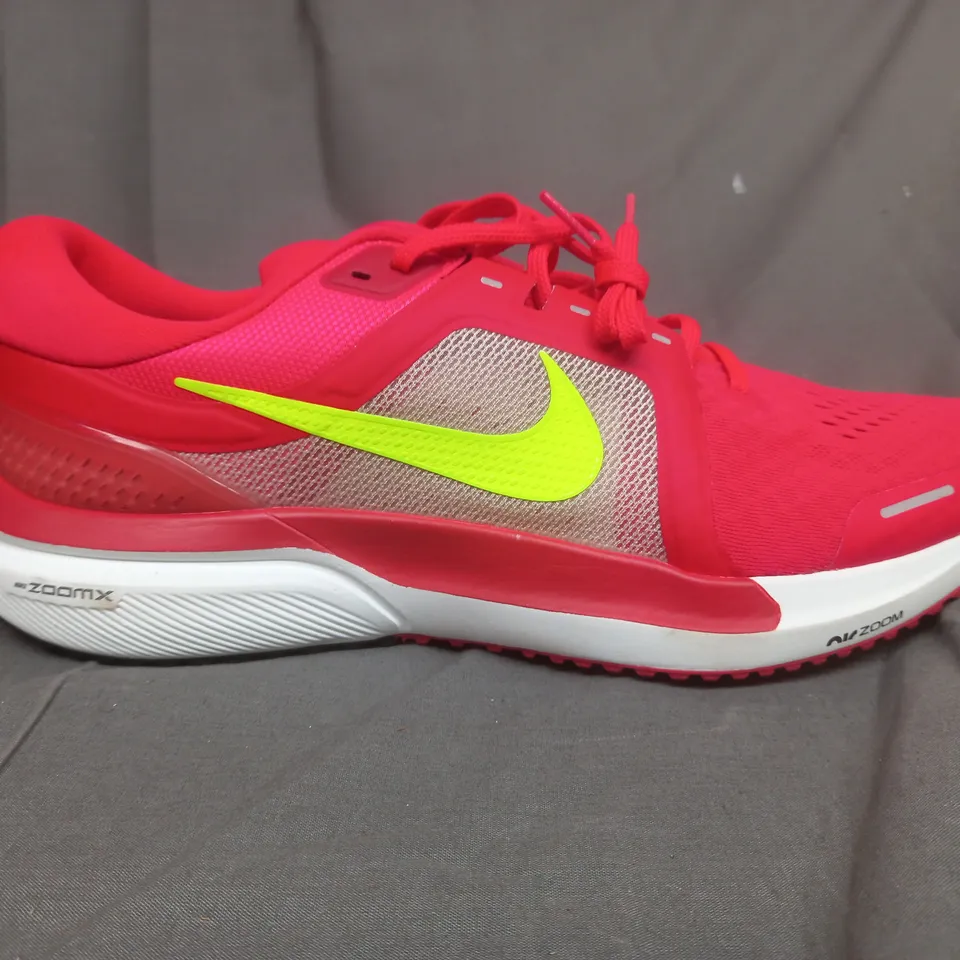 PAIR OF NIKE AIR ZOOM VOMERO 16 SHOES IN BRIGHT RED UK SIZE 12