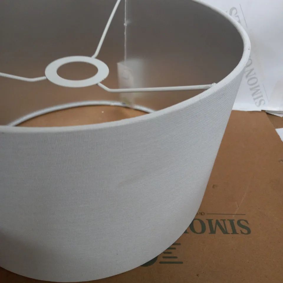 DAR WHITE TEXTURED ROUND LAMP SHADE 