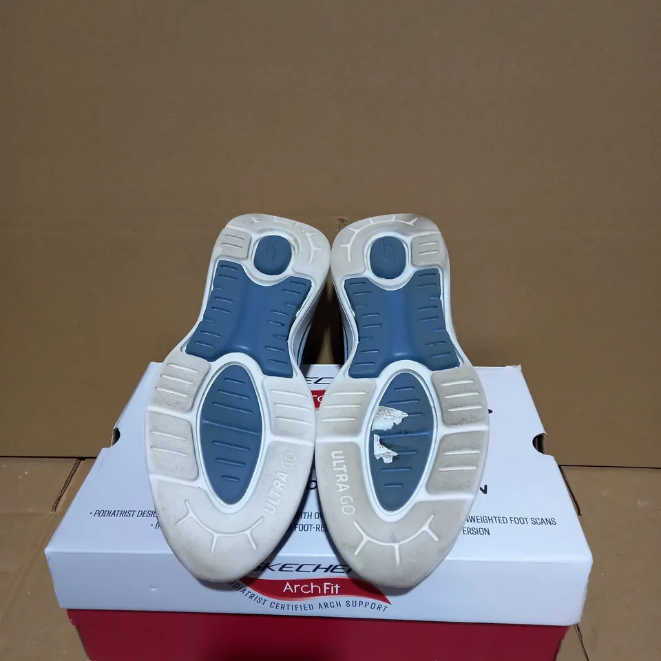 OUTLET SKECHERS GO WALK ARCH FIT GRATEFUL SLIP ON TRAINER SIZE 5.5
