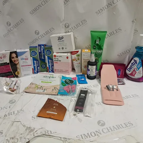 BOX OF 20 ASSORTED ITEMS TO INCLUDE PASANTE, COLGATE, SIMPLE ETC