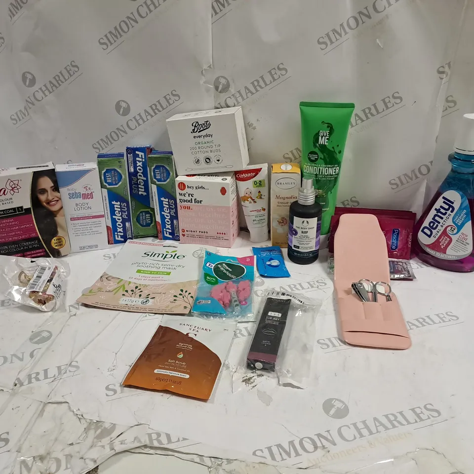 BOX OF 20 ASSORTED ITEMS TO INCLUDE PASANTE, COLGATE, SIMPLE ETC