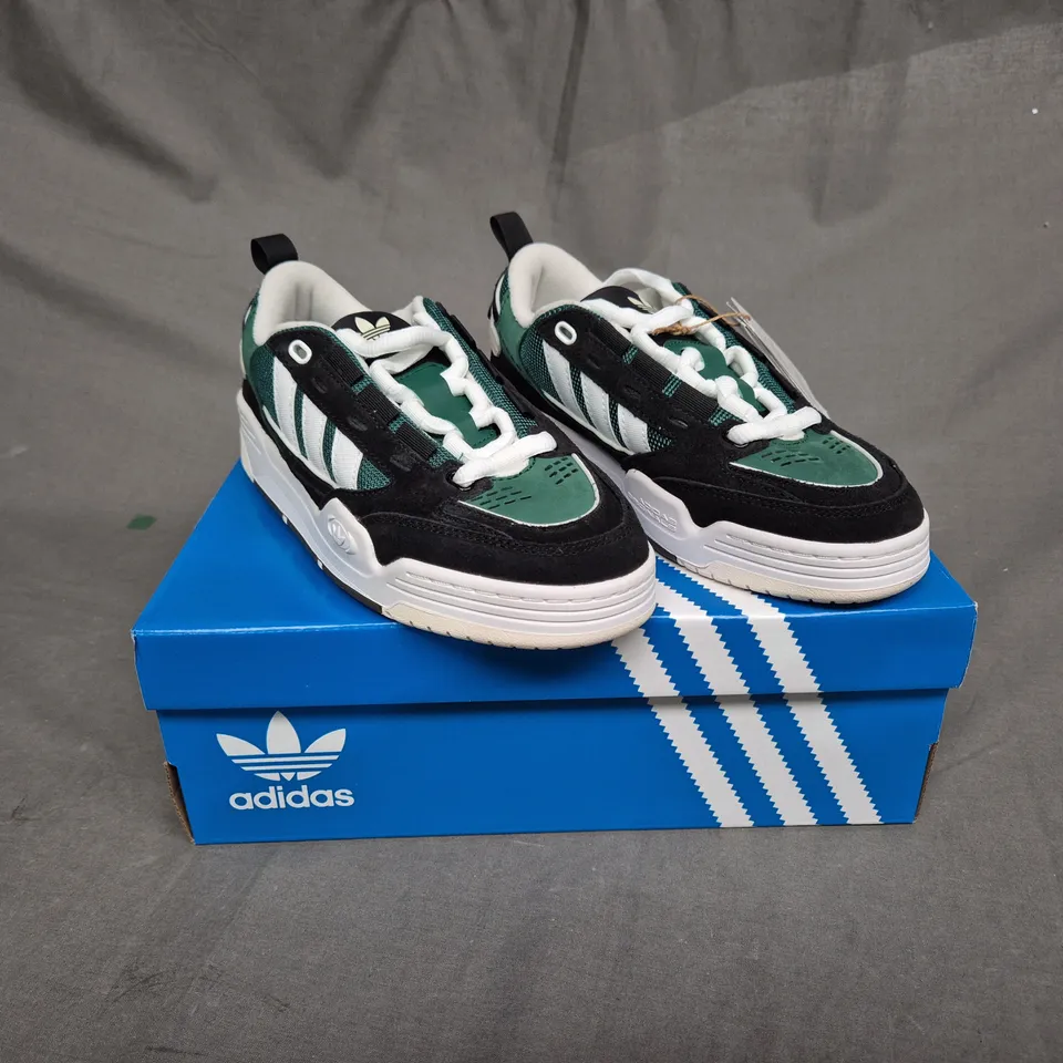 BOXED PAIR OF ADIDAS ADI2000 TRAINERS - UK SIZE 4.5