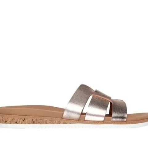 BOXED PAIR OF BOBS SKECHERS DESERT KISS LOW SLIDES - SIZE 4