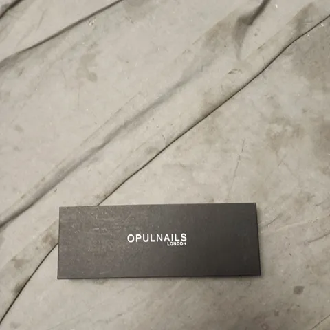 OPULNAILS LONDON PRESS-ON NAILS SET WITH PINK NAIL FILE