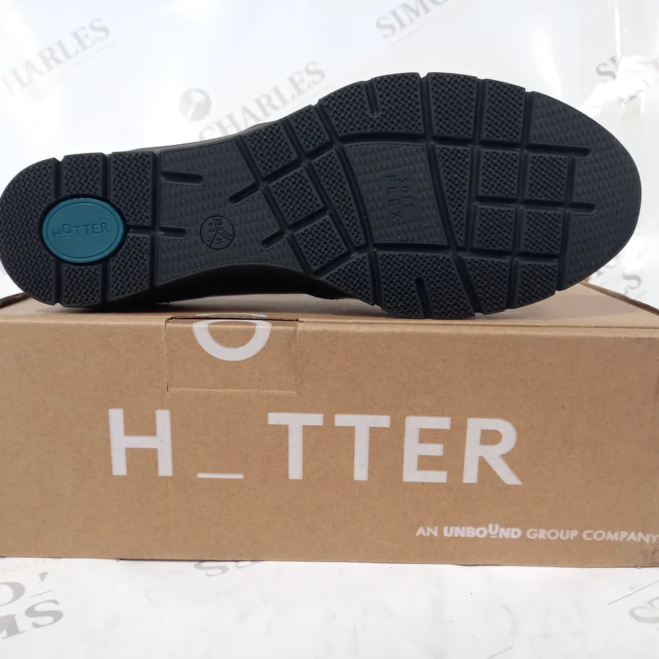BOXED PAIR OF HOTTER SLIP-ON SHOES IN GLOSSY BLACK UK SIZE 6