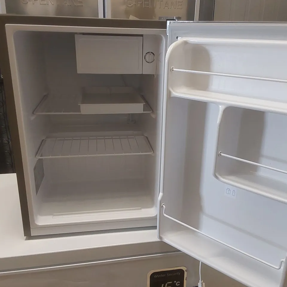 LOGIK LTT68S23 MINI FRIDGE - SILVER