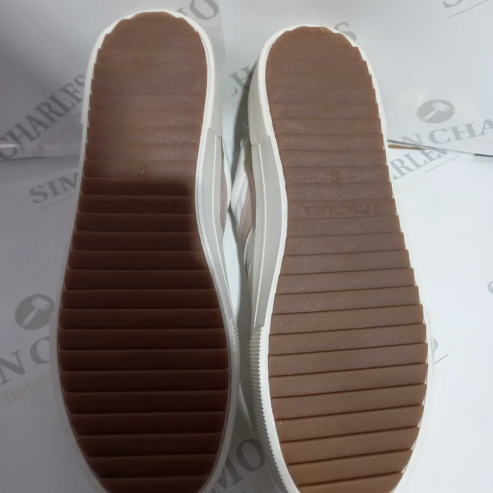 PIAR OF STRADIVARIUS TRAINERS SIZE EUR 39 