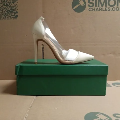 BOXED PAIR OF POINTED TOE STILETTO HEELS SIZE EU 35