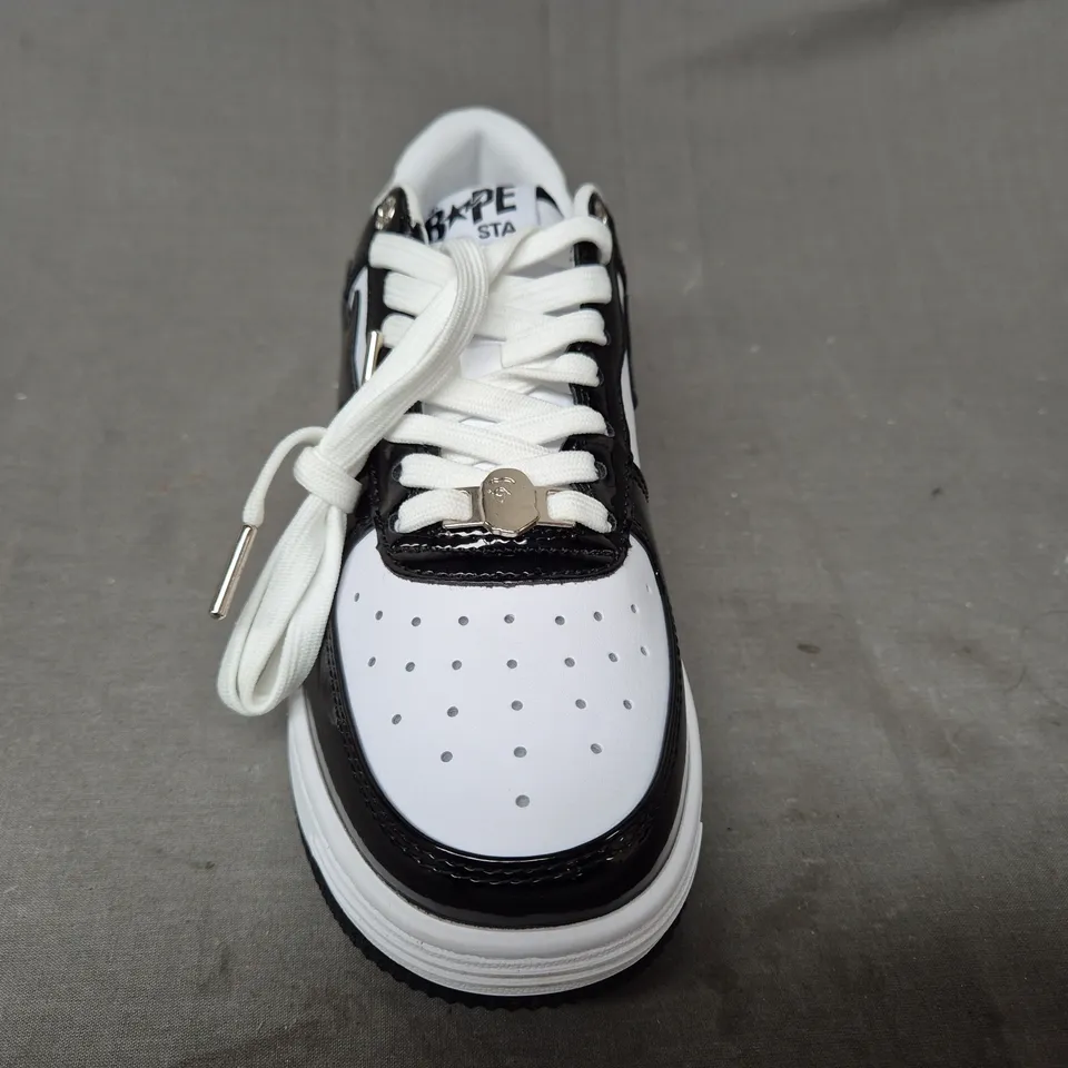 BOXED PAIR OF A BATHING APE SHOES IN BLACK/WHITE US SIZE 7