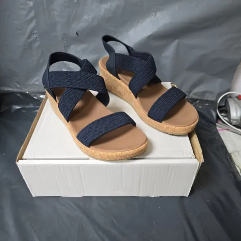 SKECHERS ARCH FIT SANDALS - NAVY - SIZE 6