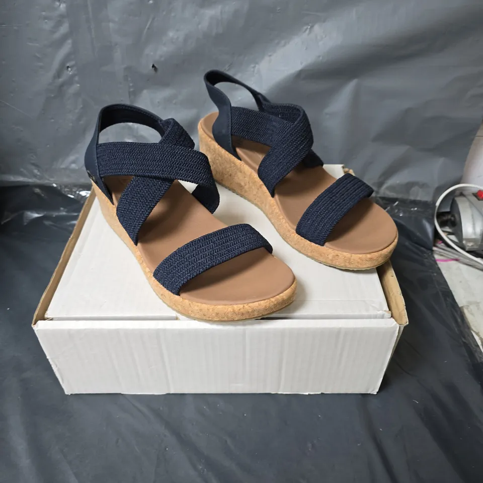 SKECHERS ARCH FIT SANDALS - NAVY - SIZE 6