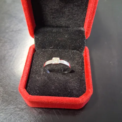 18CT WHITE GOLD SOLITAIRE RING RUB-OVER SET WITH A NATURAL PRINCESS CUT DIAMOND