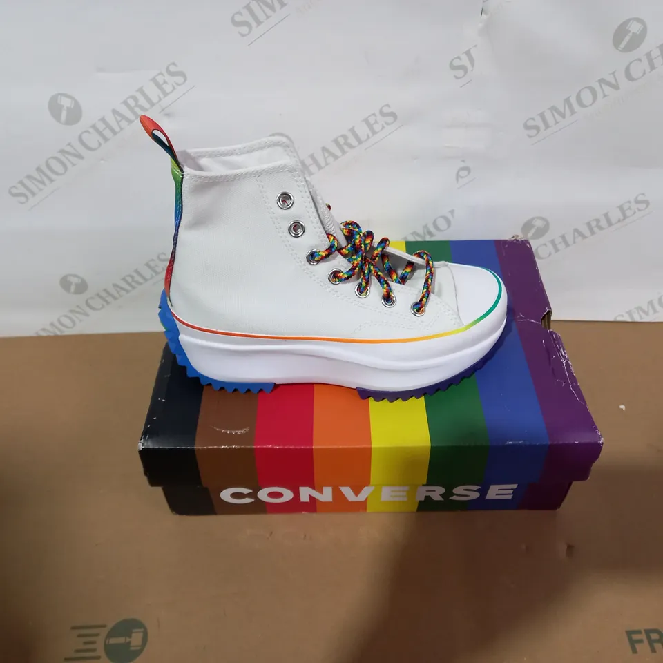 BOXED PAIR OF CONVERSE HIGHTOPS SIZE 5