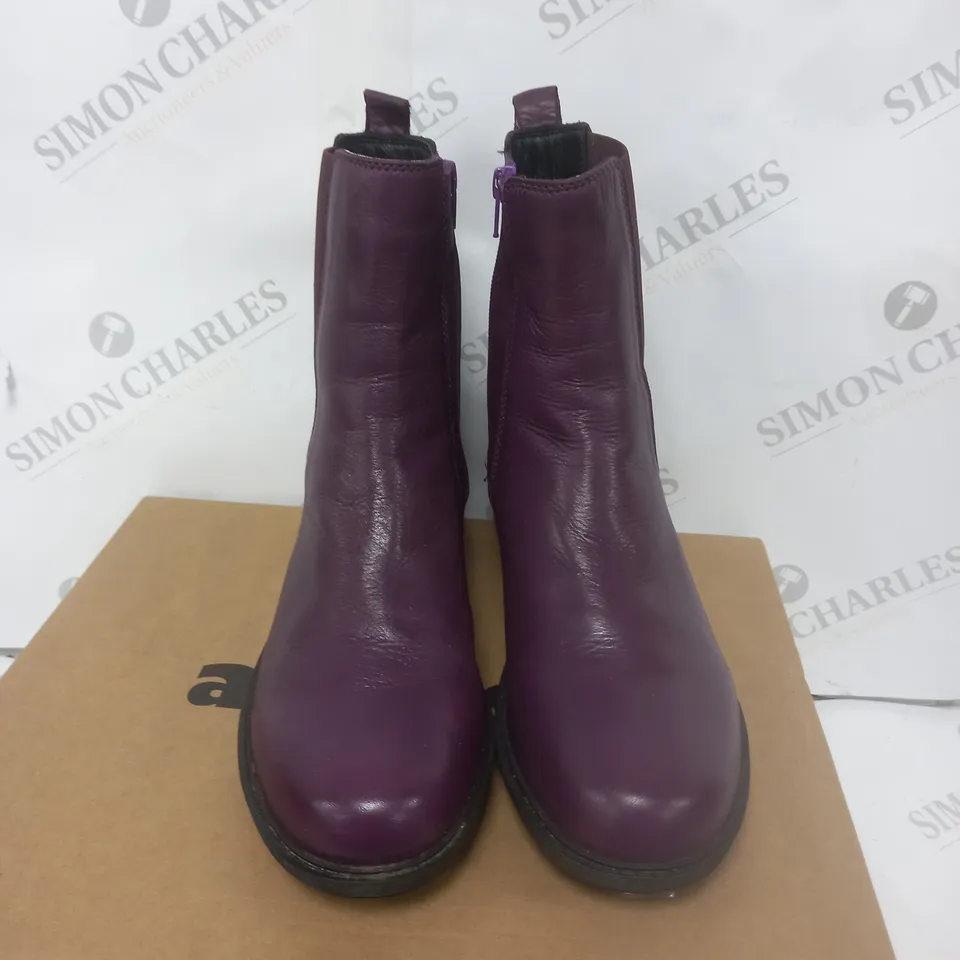 ADESSO TRUDY BOOT PLUM SIZE 7