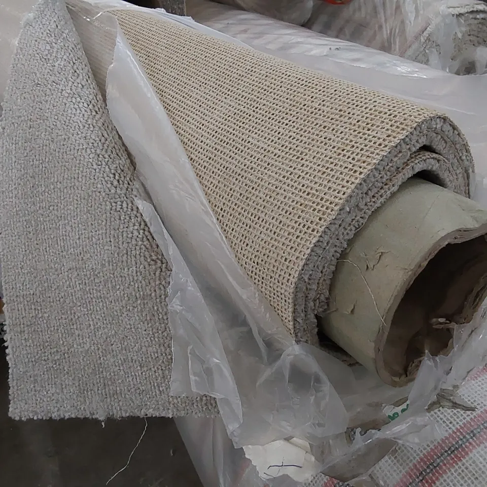 ROLL OF QUALITY APOLLO PLUS SMOKESTACK CARPET // SIZE: APPROXIMATELY 5 X 1.6m
