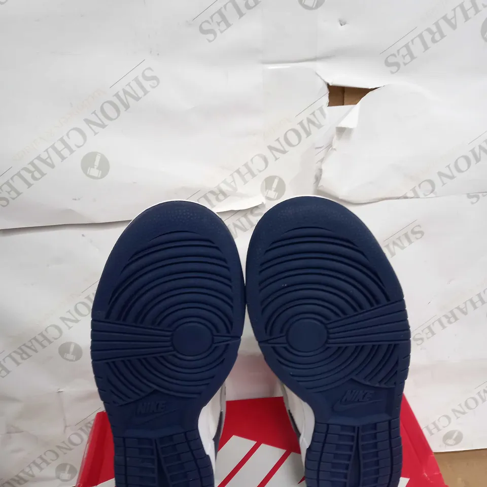 BOXED PAIR OF NIKE DUNK LOWS SIZE 9