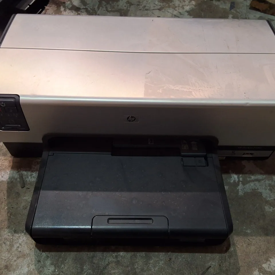 CAGE CONTAINING APPROXIMATELY 30 ASSORTED TECH ITEMS TO INCLUDE VERIFONE INPUT TERMINALS, BT BUSINESS HUB AND VARIOUS MONITORS