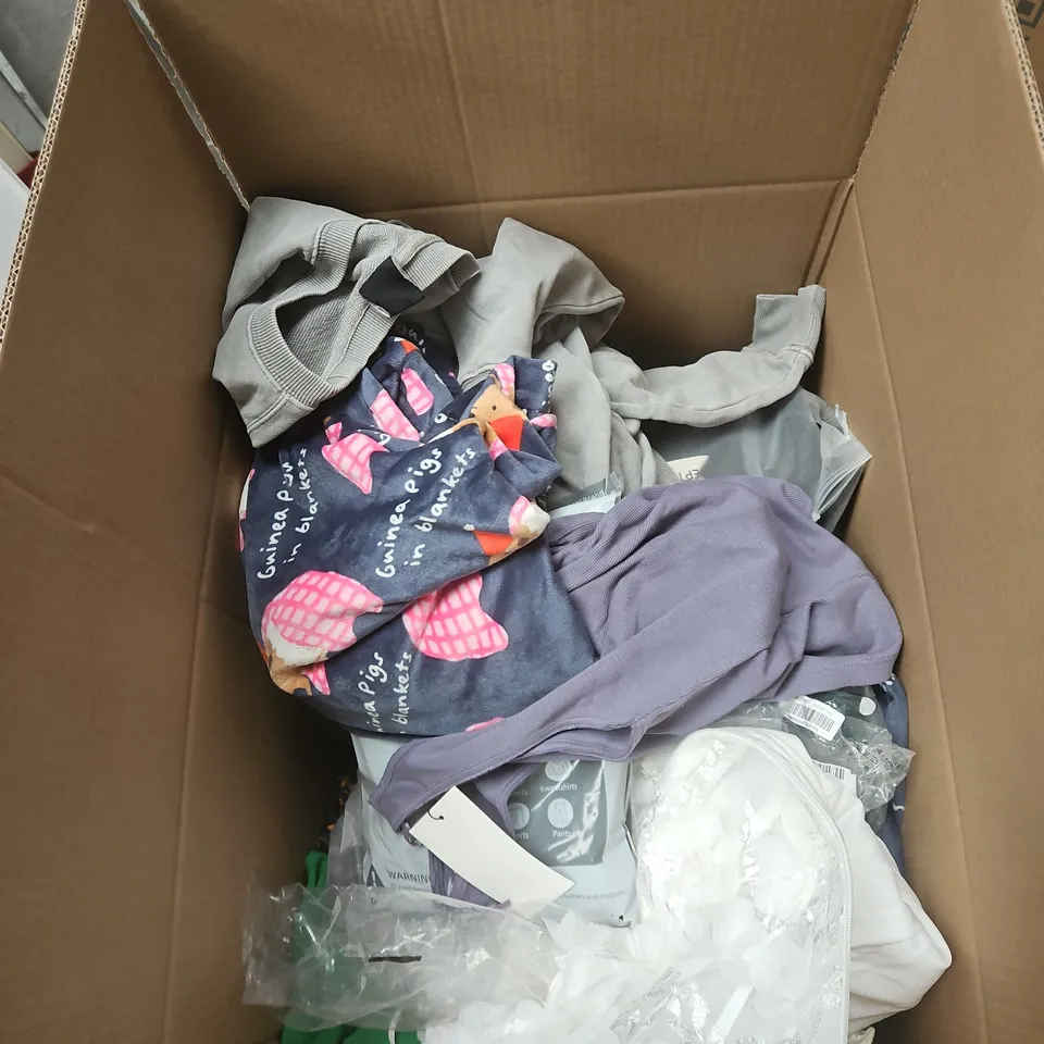 BOX OF APPROXIMATELY 20 ASSORTED CLOTHING ITEMS TO INCLUDE GREY JUMPER, ZARA TOP, PYJAMA SET ETC