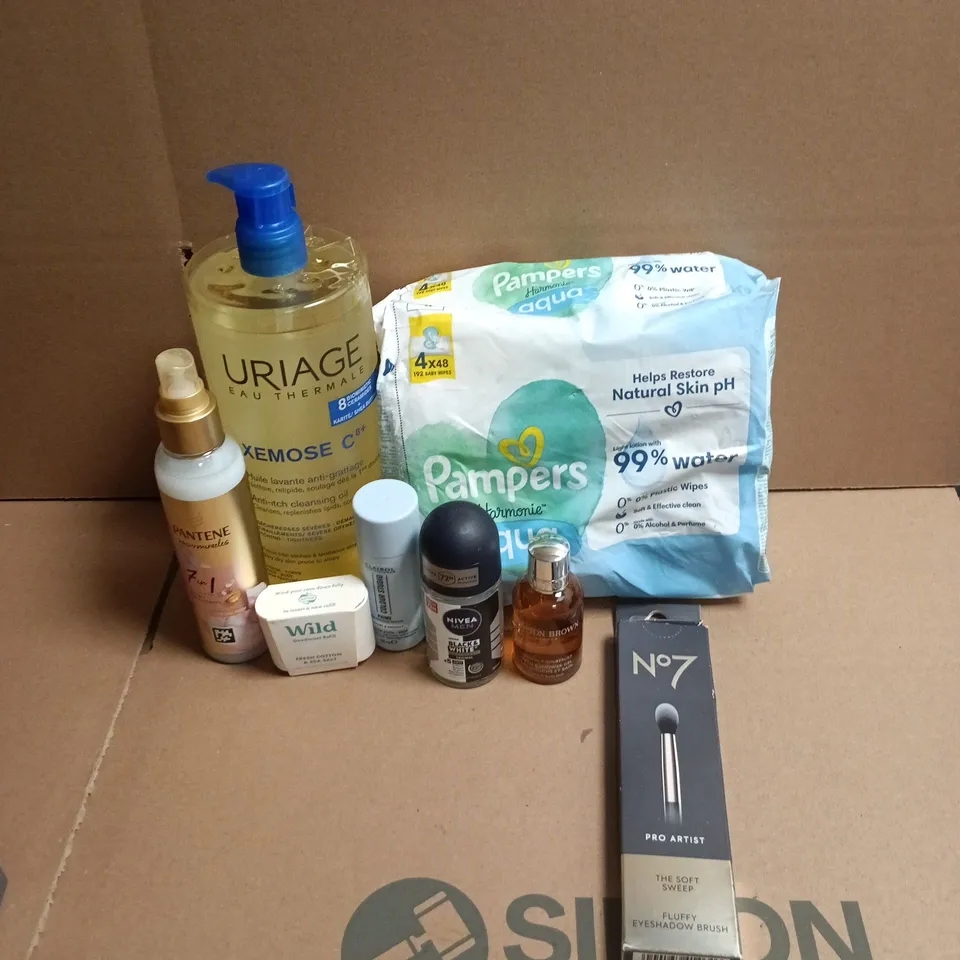 APPROXIMATEY 20 ASSORTED HEALTH AND BEAUTY PRODUCTS TO INCLUDE - PAMPERS BABY WIPES - NO7 MAKE-UP BRUSH AND WILD DEODORANT REFILL