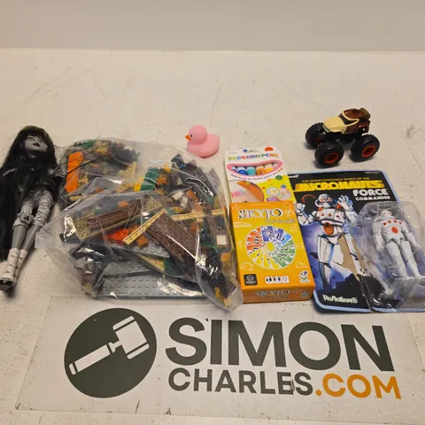LARGE QUANTITY OF TOYS AND ACCESSORIES TO INCLUDE; MICRONAUTS FORCE COMMANDER, SKYJO, POPCORNPENS, LEGO AND RUBBER DUCK