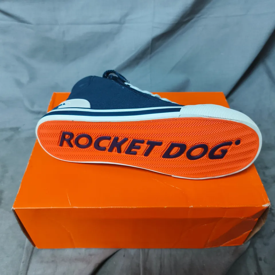 ROCKET DOG NAVY HIGH-TOP CANVAS SNEAKERS – UNBOXED UK SIZE 5