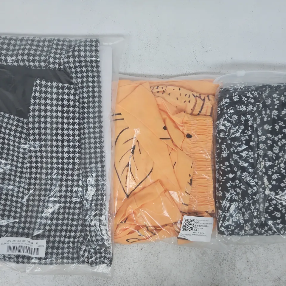 APPROXIMATELY 20 ASSORTED CLOTHING AND FASHION PRODUCTS IN VARIOUS STYLES AND SIZES - COLLECTION ONLY