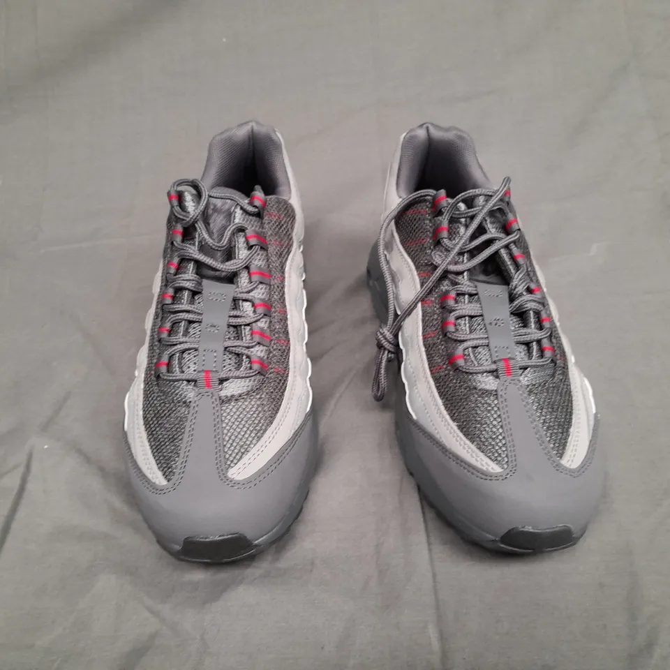 UNBOXED PAIR OF NIKE AIRMAX 95 SNEAKER PINK BEAM SIZE UK 10