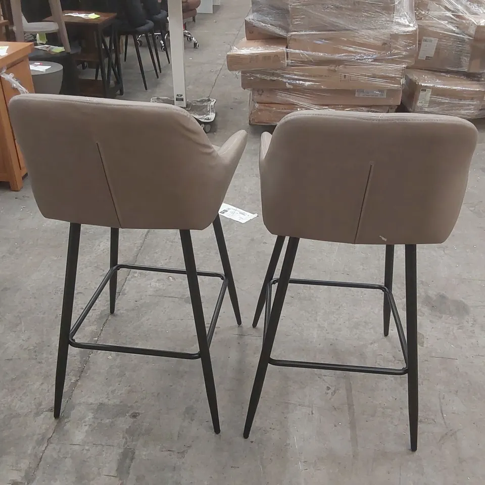 PAIR OF FAUX LEATHER BAR STOOLS WITH ARMREST
