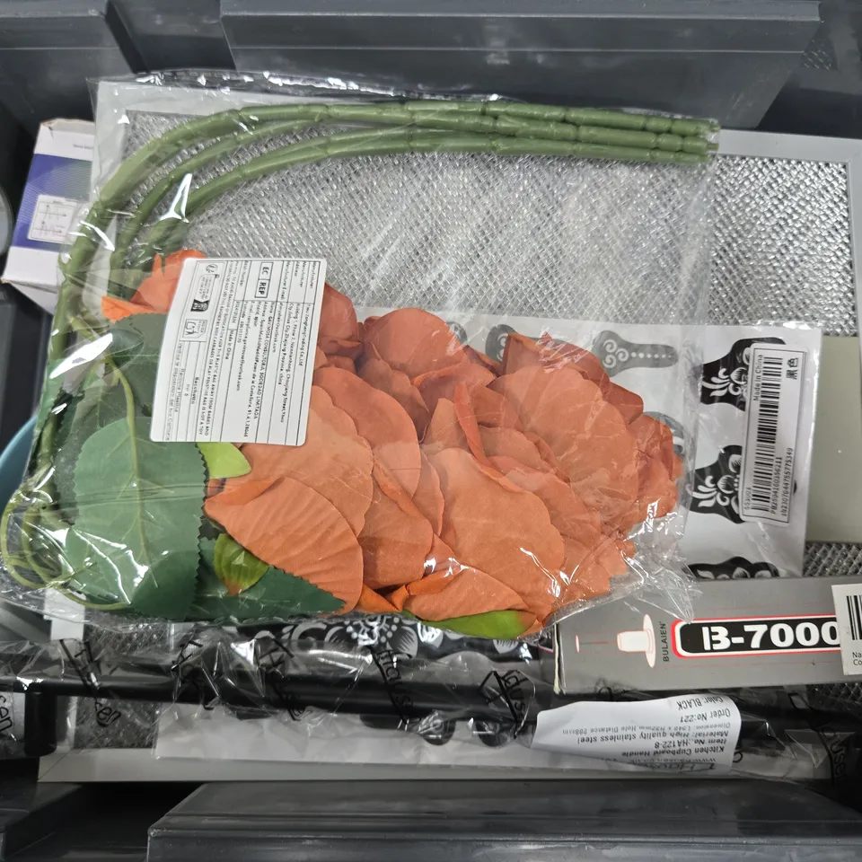 APPROXIMATELY 15 ASSORTED HOUSEHOLD ITEMS TO INCLUDE SHOE SHINE WIPES, SUPER GLUE, SOLAR LIGHT, ETC