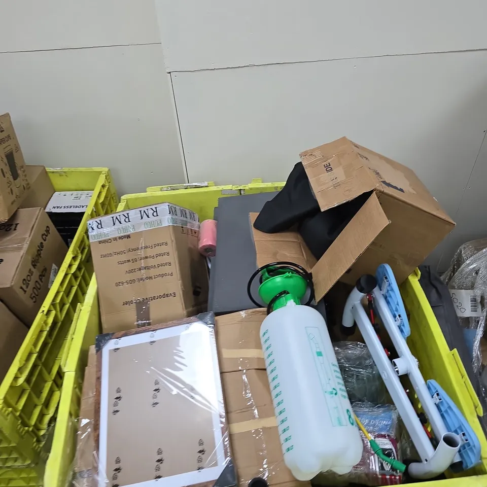 PALLET OF A LARGE AMOUNT OF ASSORTED ITEMS TO INCLUDE: HAND PRESSURE SPRAYER AND PHOTO FRAMES