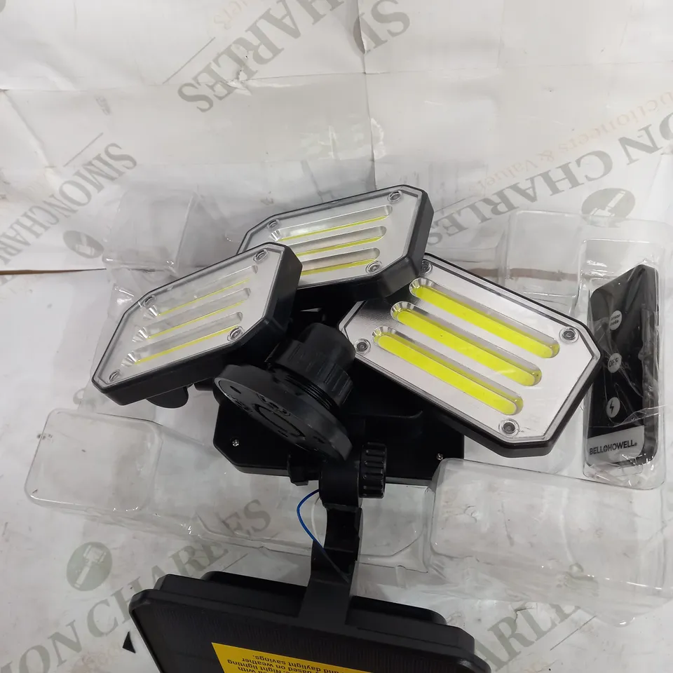 BELL & HOWELL 300 LUMENS BIONIC FLOODLIGHT