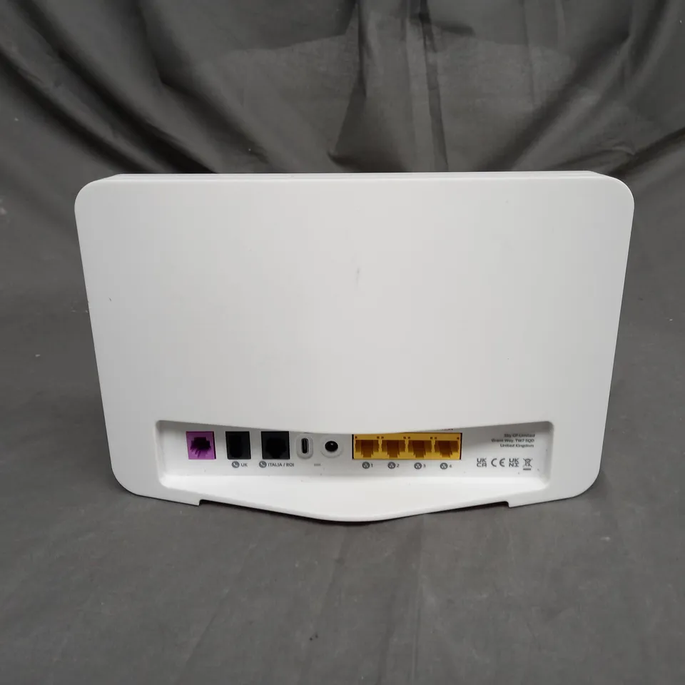 SKY BROADBAND WIFI MAX HUB SR213 DUAL BAND WI-FI  ROUTER