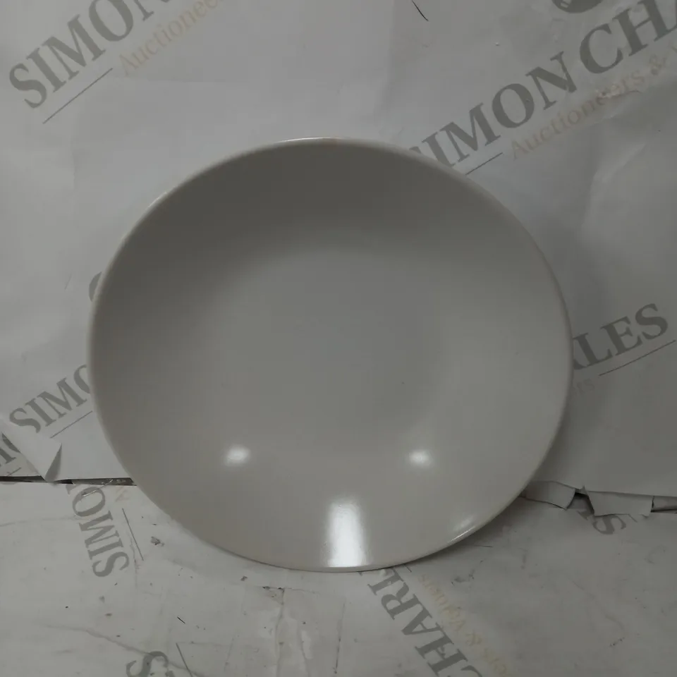 BRAND NEW BOXED 17 PIECE PORCELAIN DINNERWARE SET IN MATTE WHITE TO INCLUDE LARGE PLATES, SMALL PLATES AND BOWLS - COLLECTION ONLY