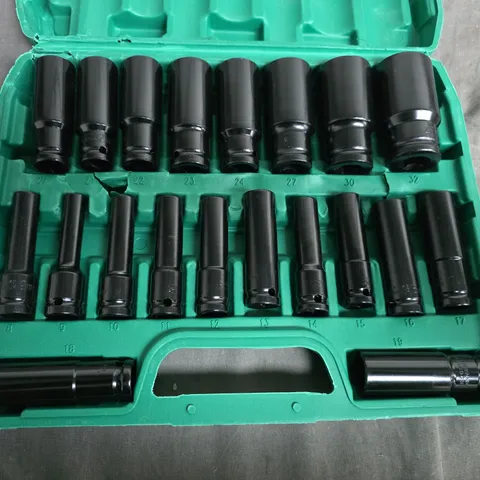 SOCKET SET IN GREEN CARRY CASE – METRIC SOCKETS 