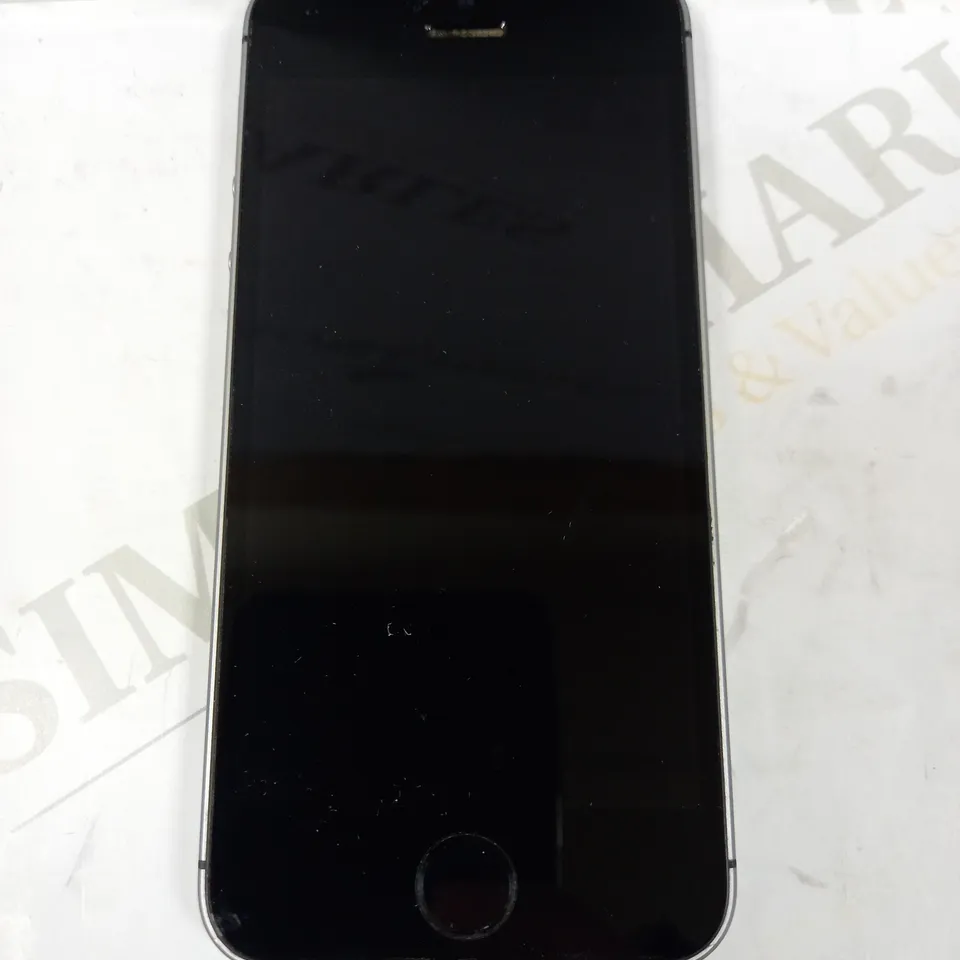 APPLE IPHONE SE (1ST GENERATION) - SILVER 
