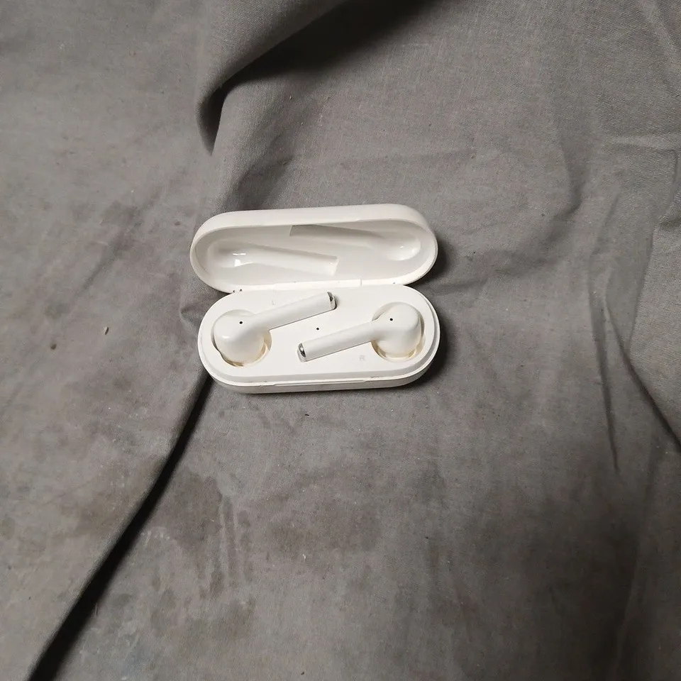 HUAWEI WIRELESS EARBUDS IN CHARGING CASE
