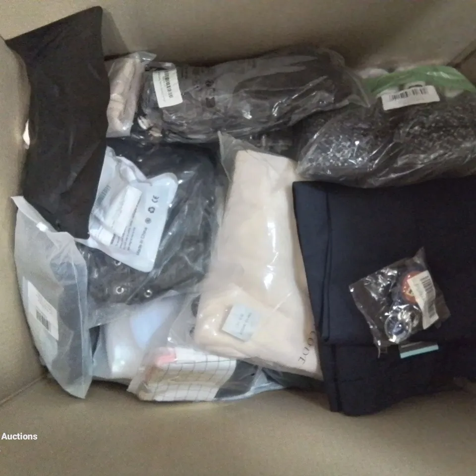 BOX CONTAINING LARGE AMOUNT OF MIXED FASHION ITEMS, CLOTHING, COSTUME/DRESS UP JEWELLERY ETC.