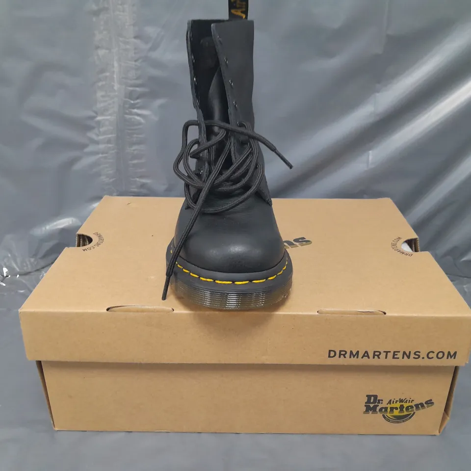 BOXED PAIR OF DR MARTENS 1460 PASCAL ANKLE BOOTS IN BLACK UK SIZE 5