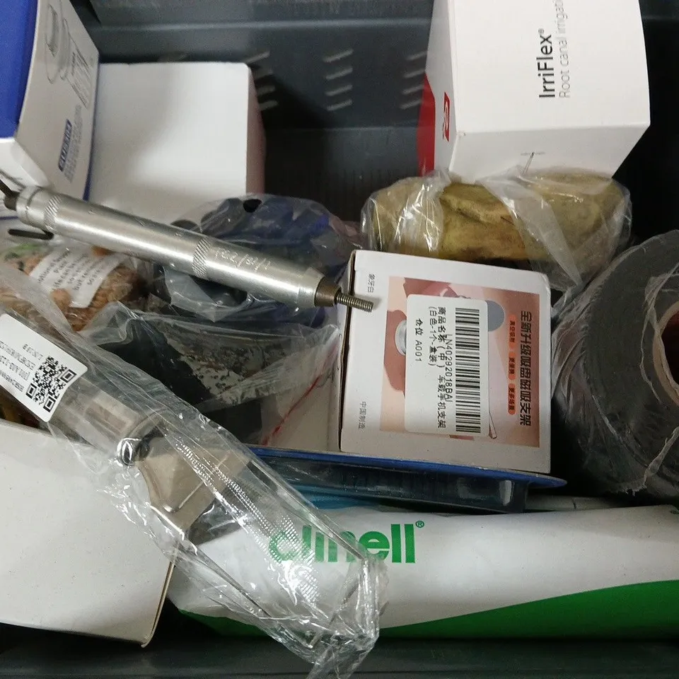 APPROXIMATELY 10 ASSORTED ITEMS TO INCLUDE - CAT TOYS, SLICER , FILTER NET BASKET  ETC