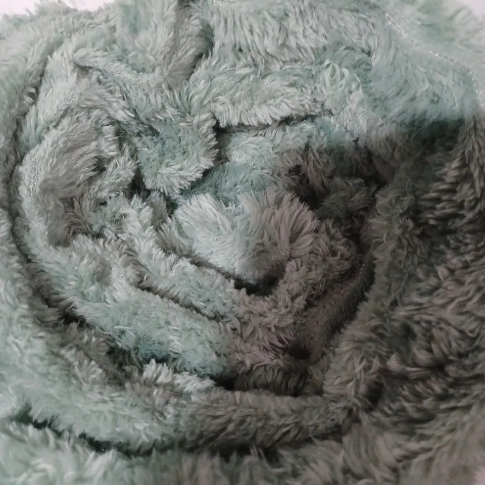 BED SURE FLEECE BLANKET IN GREEN - 130X170CM