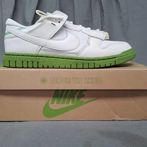 BOXED PAIR OF NIKE AIR DUNK LOW JUMBO SHOES IN WHITE/GREEN UK SIZE 10