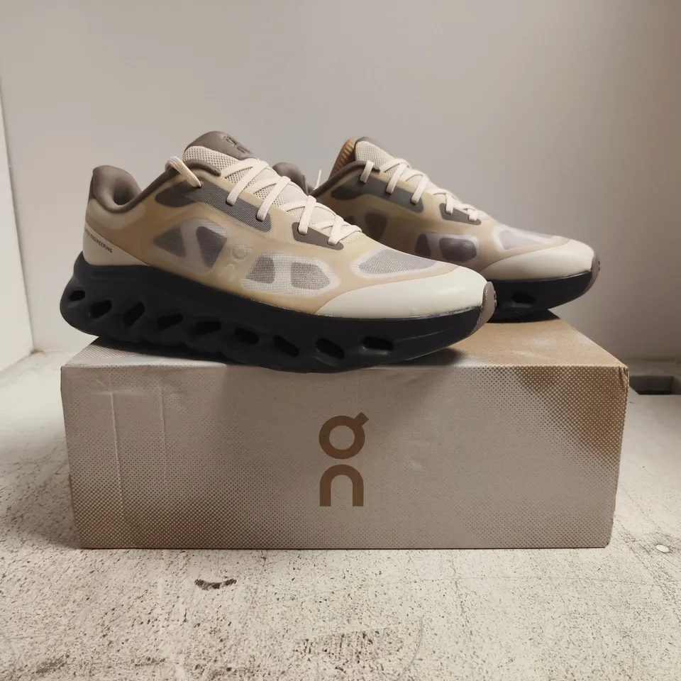 BOXED PAIR OF ON CLOUDTILT REMIX TRAINERS IN DEW/PEBBLE SIZE UK 10
