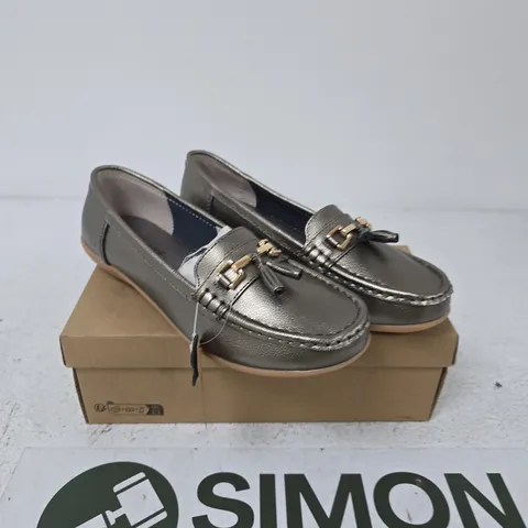 JO & JOE GUN METAL LEATHER LOAFERS – 7