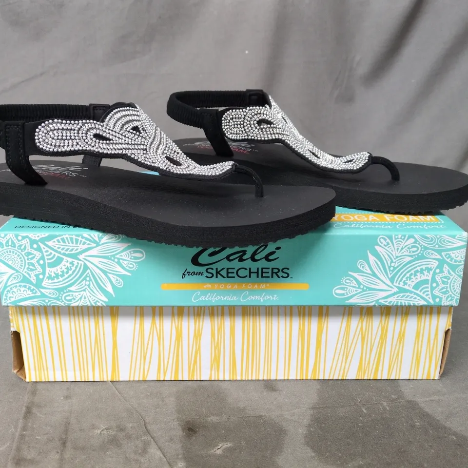 SKECHERS CALI YOGA FOAM THONG SANDALS BLACK WITH SEQUIN DETAIL SIZE 6