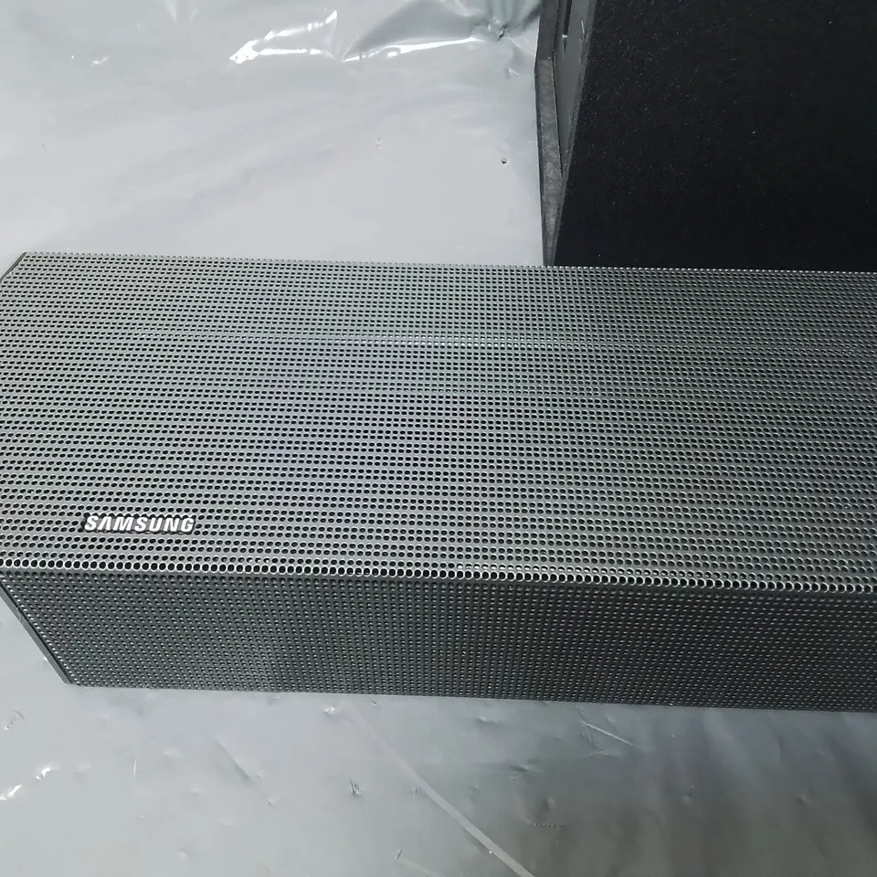 SAMSUNG HW-Q600 SOU DBAR AND SUBWOOFER