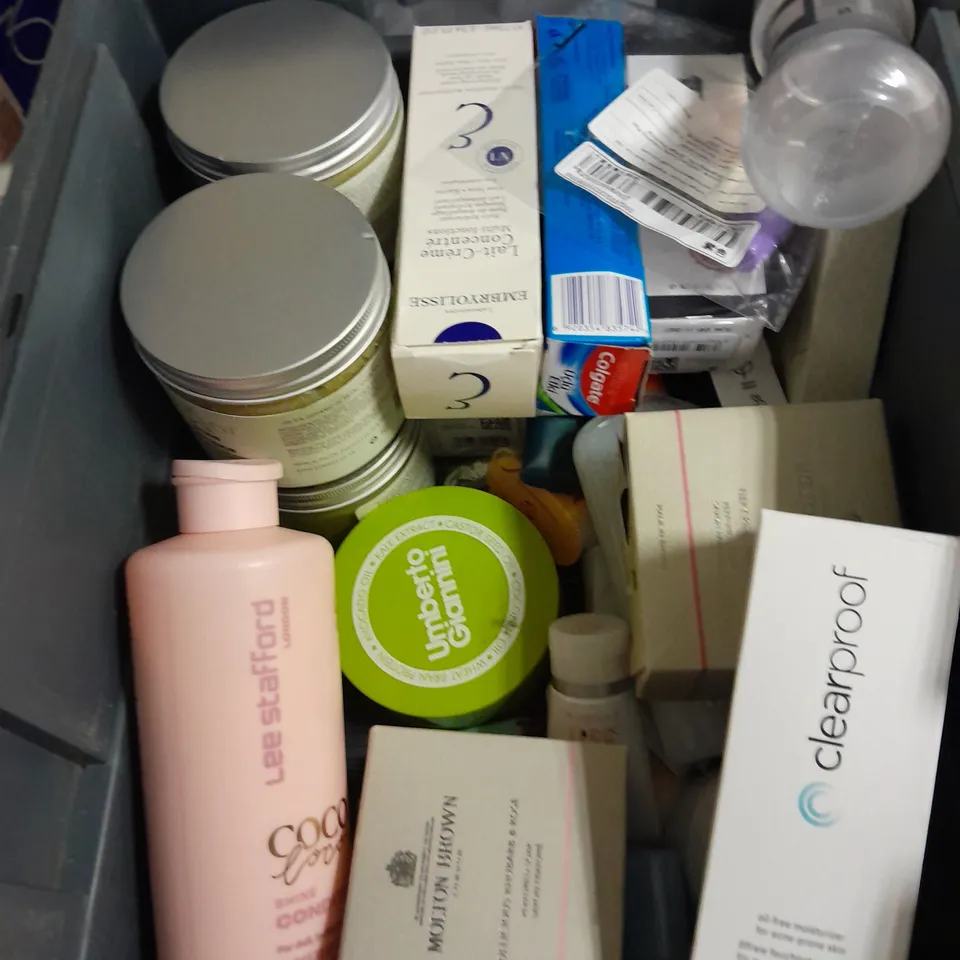 APPROXIMATELY 20 ASSORTED HEALTH & BEAUTY ITEMS TO INCLUDE - CAREX HAND WASH, NALA'S BABY NIGHTTIME OIL AND MOLTON BROWN SOAP