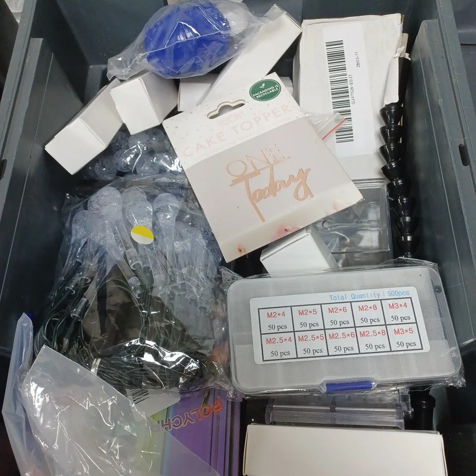 BOX OF APPROXIMATELY 20 ASSORTED HOUSEHOLD ITEMS TO INCLUDE COLOURED REUSABLE ICE CUBES, PLUG SOCKET AND A MULTI TOOL