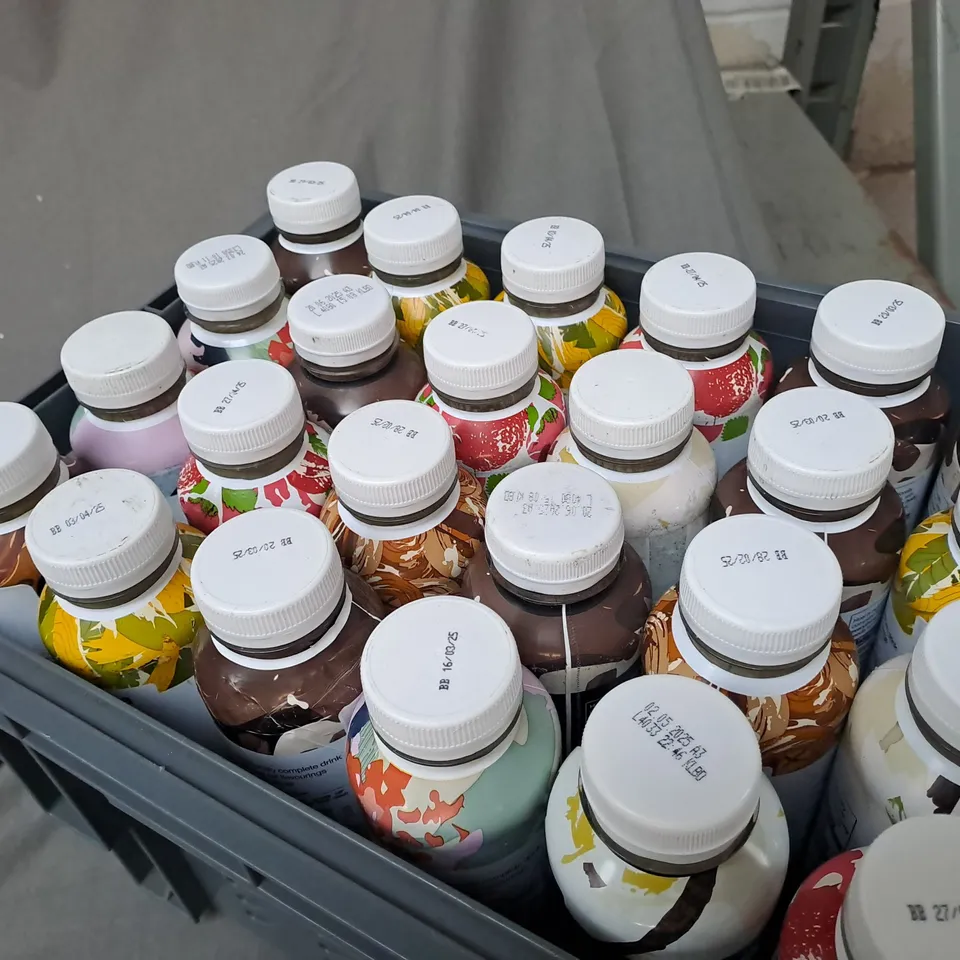 APPROXIMATELY 24 ASSORTED HUEL NUTRITION DRINKS TO INCLUDE BANANA, CHOCOLATE, CINNAMON SWIRL, STRAWBERRIES & CREAM 